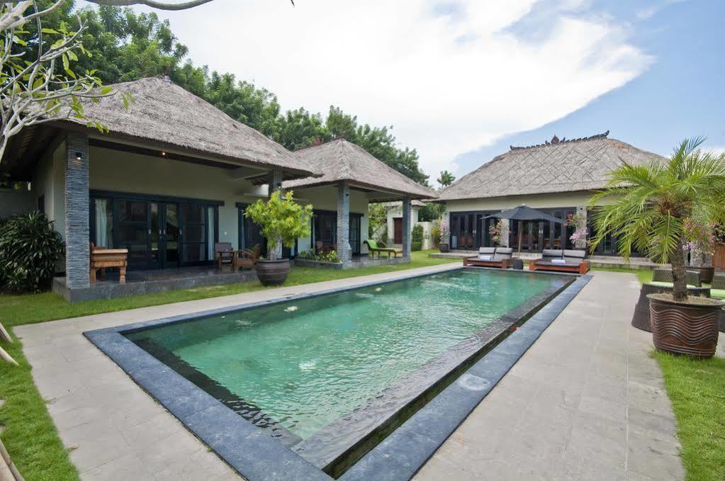 Villa Mahkota Seminyak Exterior foto