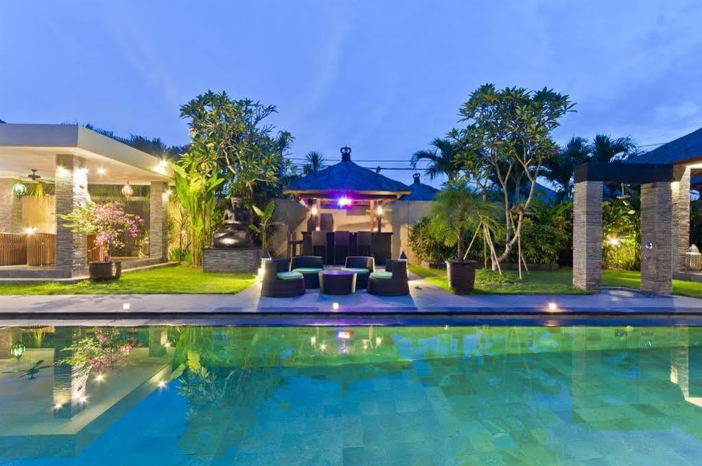 Villa Mahkota Seminyak Exterior foto