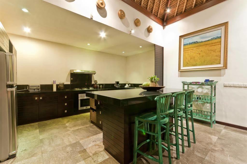 Villa Mahkota Seminyak Exterior foto