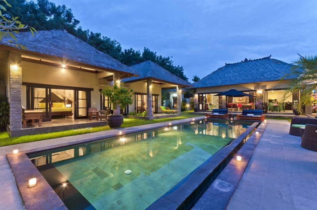 Villa Mahkota Seminyak Exterior foto