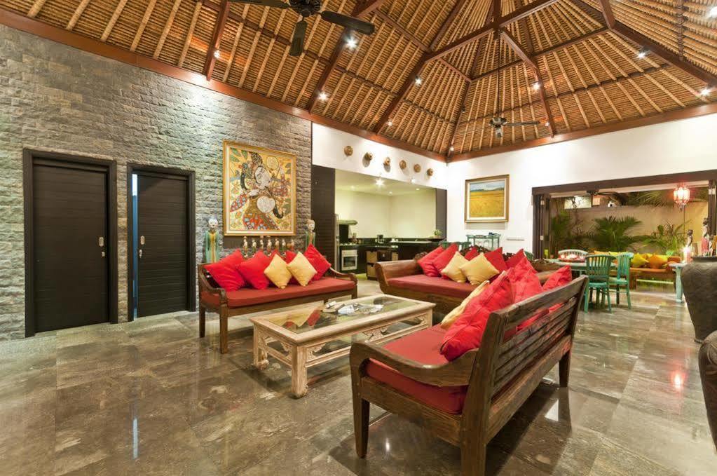 Villa Mahkota Seminyak Exterior foto